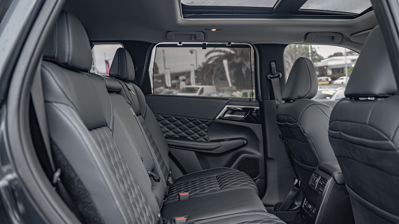 2025 Mitsubishi Outlander 16