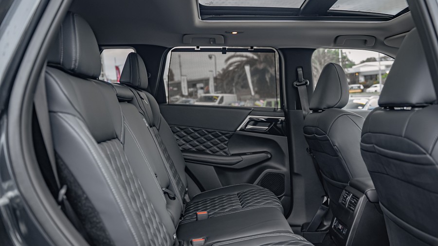 2025 Mitsubishi Outlander 16