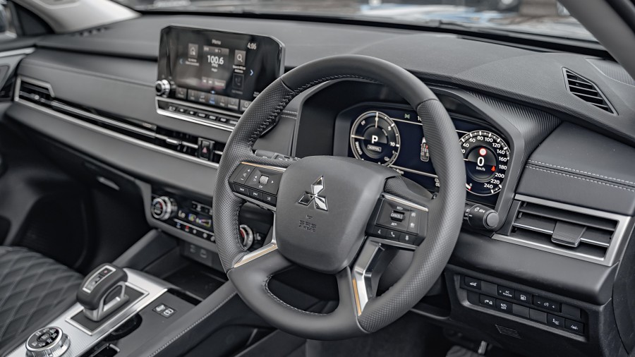 2025 Mitsubishi Outlander 9