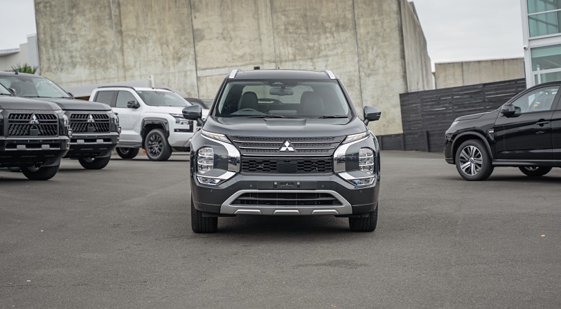 2025 Mitsubishi Outlander 3