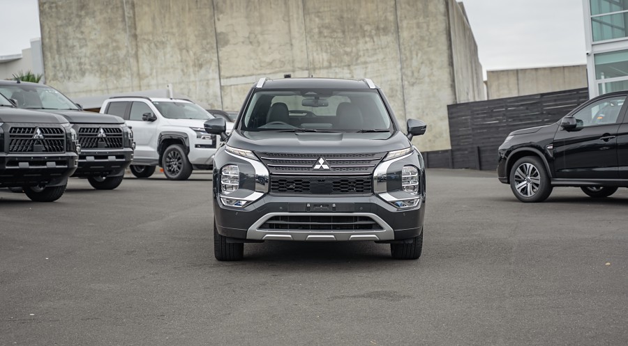 2025 Mitsubishi Outlander 3