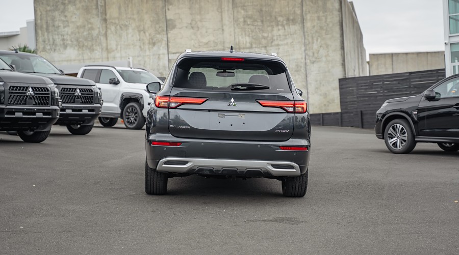 2025 Mitsubishi Outlander 4
