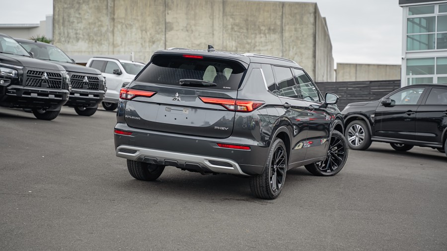 2025 Mitsubishi Outlander 2