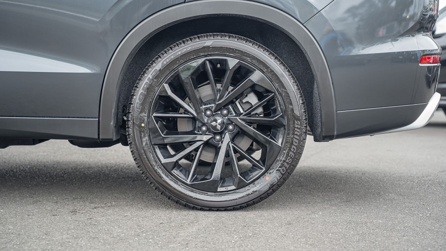 2025 Mitsubishi Outlander 7