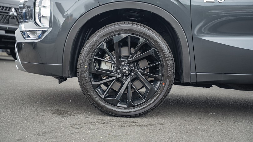 2025 Mitsubishi Outlander 6