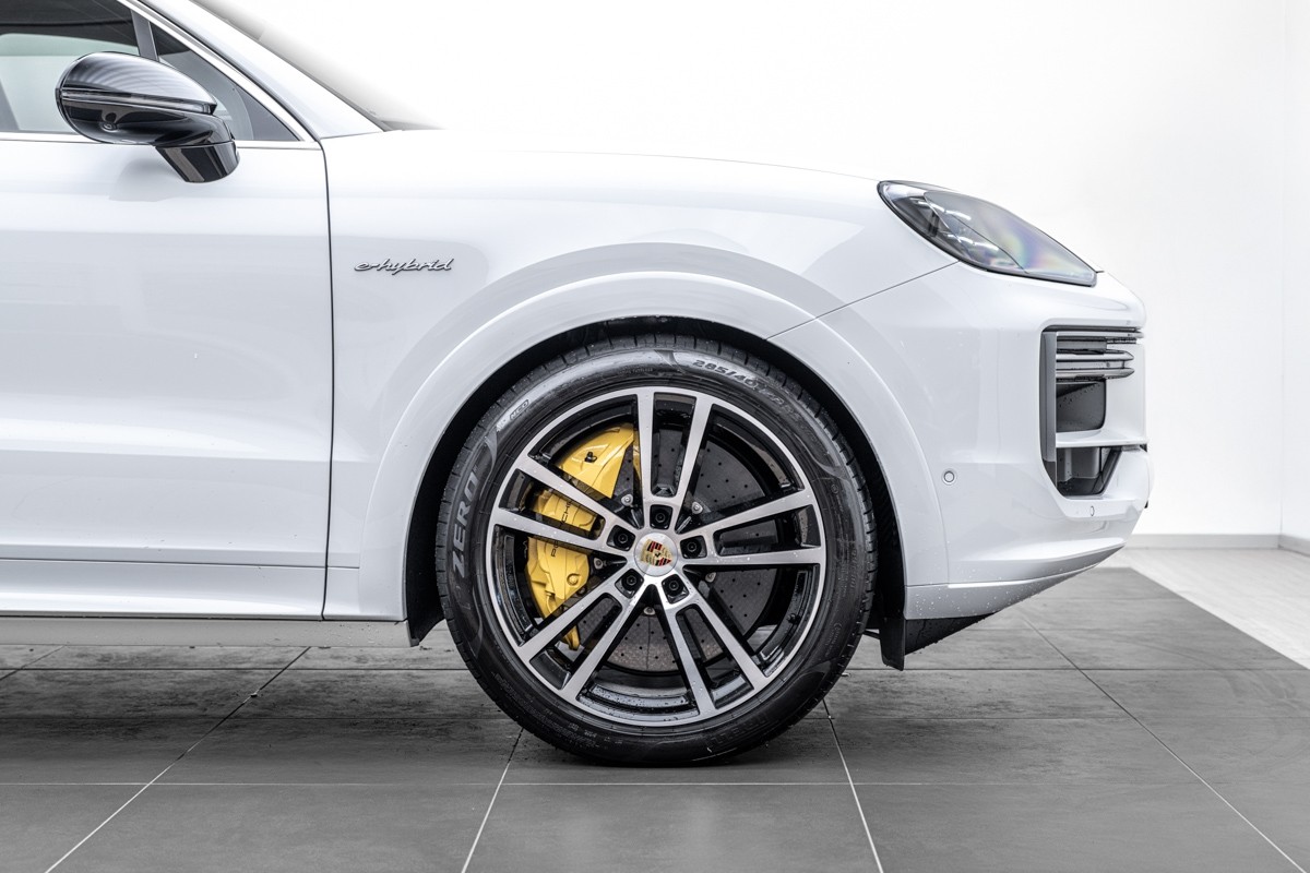 Porsche Cayenne Turbo E - Hybrid SUV (E3 II)