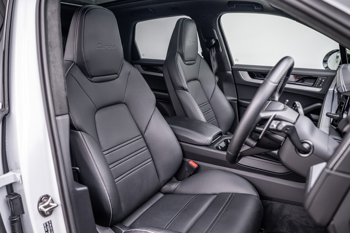 Porsche Cayenne Turbo E - Hybrid SUV (E3 II)