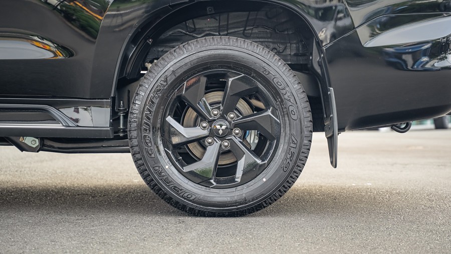 2025 Mitsubishi Pajero Sport 7