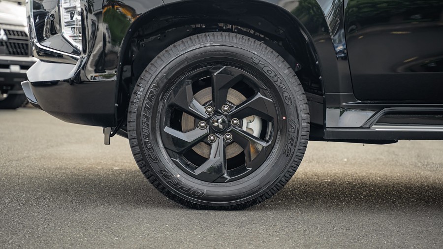 2025 Mitsubishi Pajero Sport 6