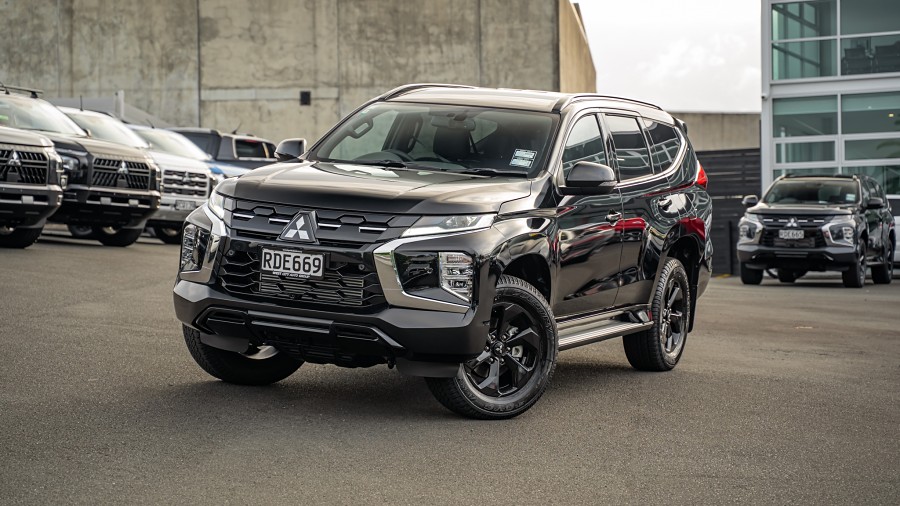 2025 Mitsubishi Pajero Sport 1