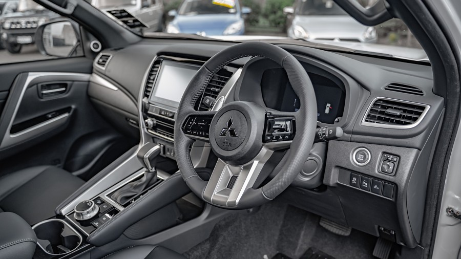 2025 Mitsubishi Pajero Sport 9