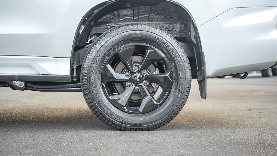 2025 Mitsubishi Pajero Sport 7