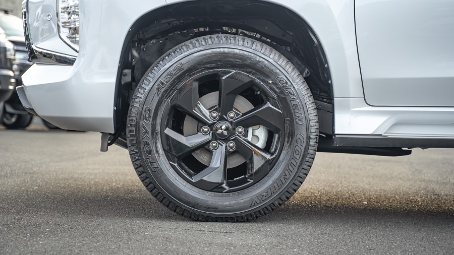 2025 Mitsubishi Pajero Sport 6