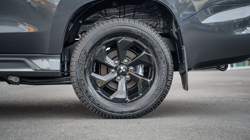 2025 Mitsubishi Pajero Sport 7