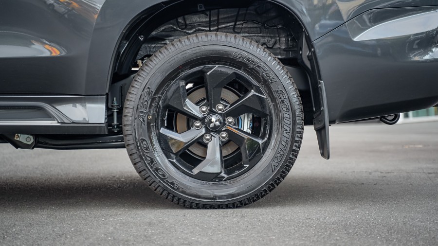 2025 Mitsubishi Pajero Sport 7