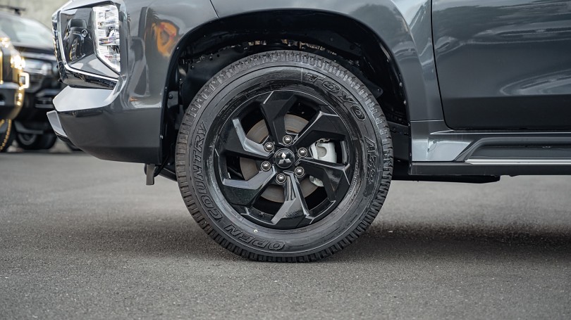 2025 Mitsubishi Pajero Sport 6