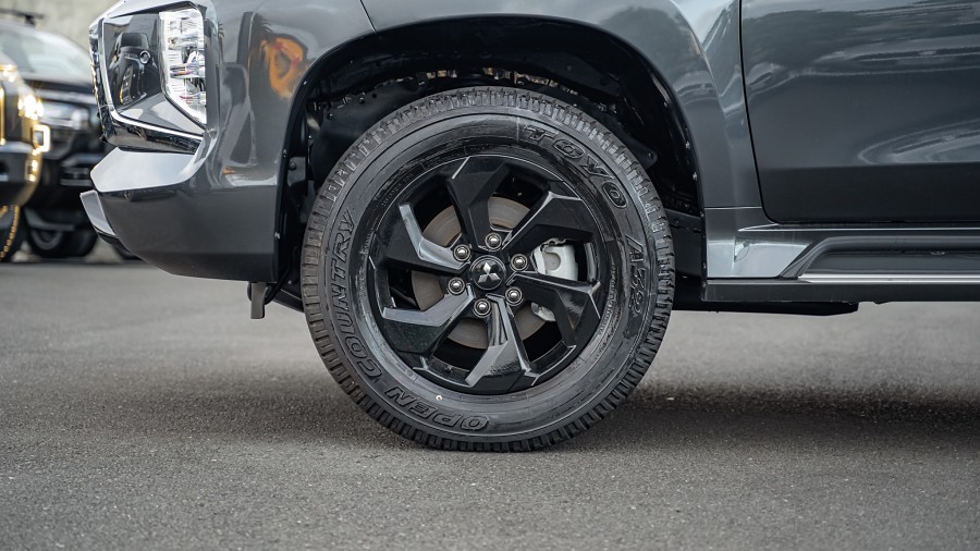 2025 Mitsubishi Pajero Sport 6