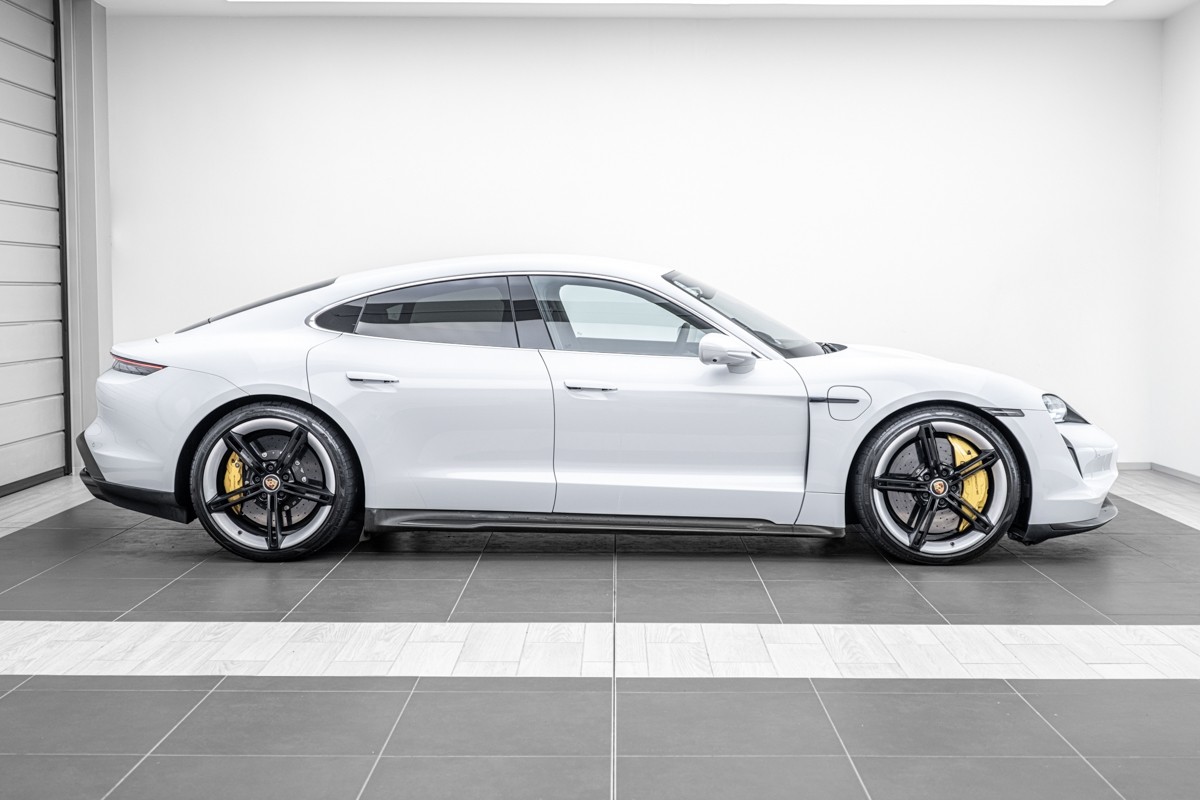 Porsche Taycan Turbo S (Y1A)