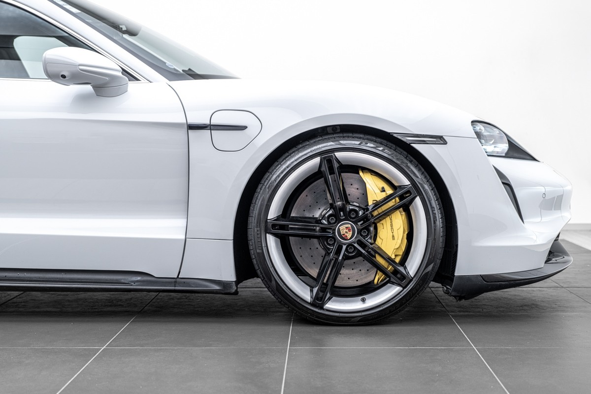 Porsche Taycan Turbo S (Y1A)
