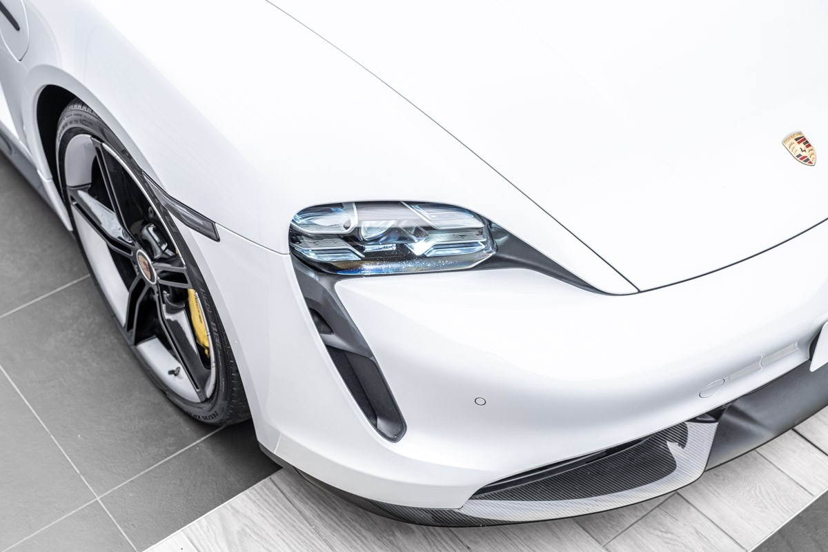 Porsche Taycan Turbo S (Y1A)