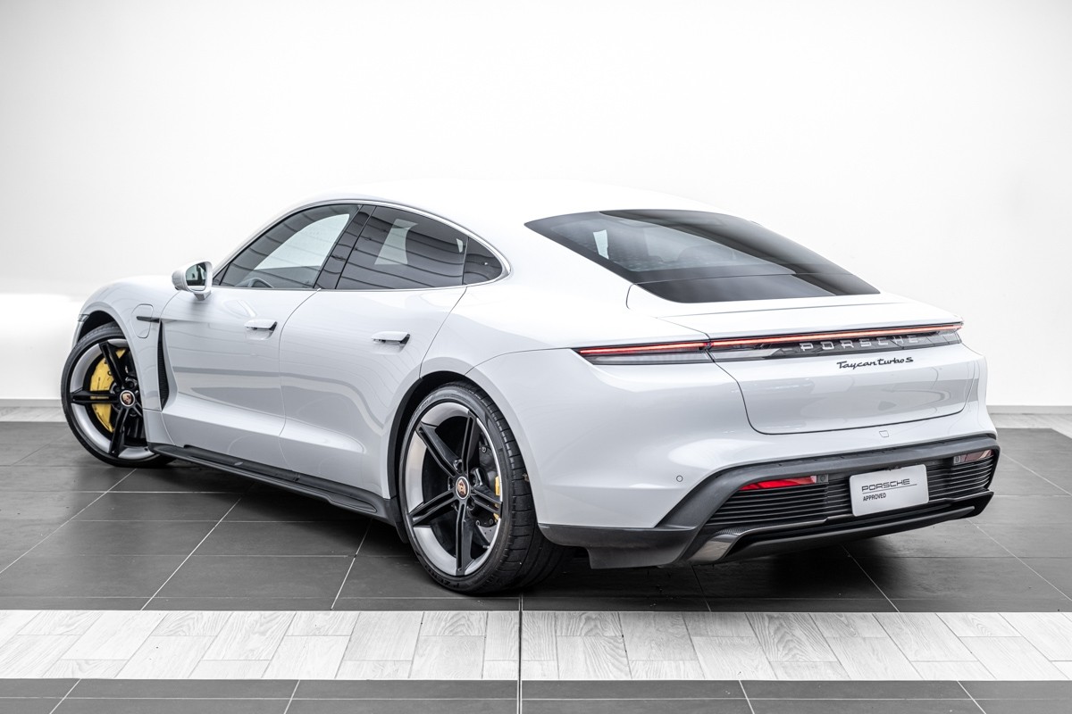 Porsche Taycan Turbo S (Y1A)