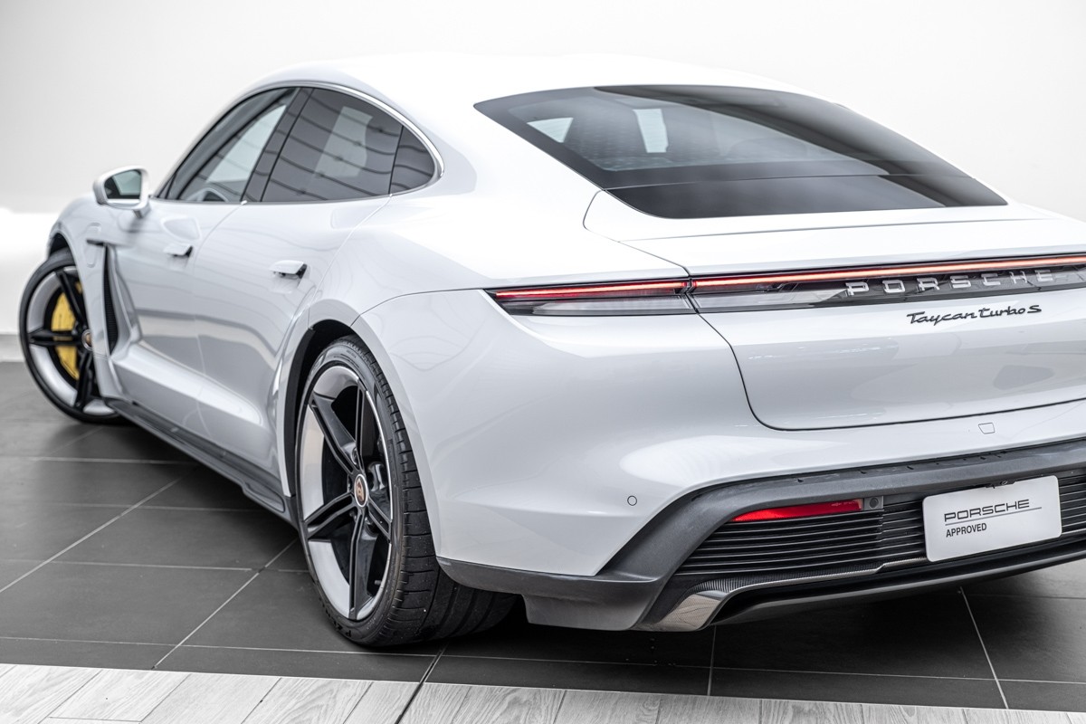 Porsche Taycan Turbo S (Y1A)