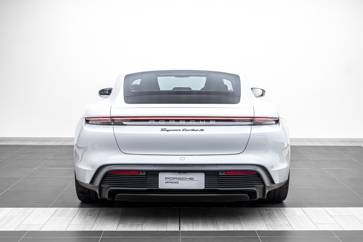Porsche Taycan Turbo S (Y1A)