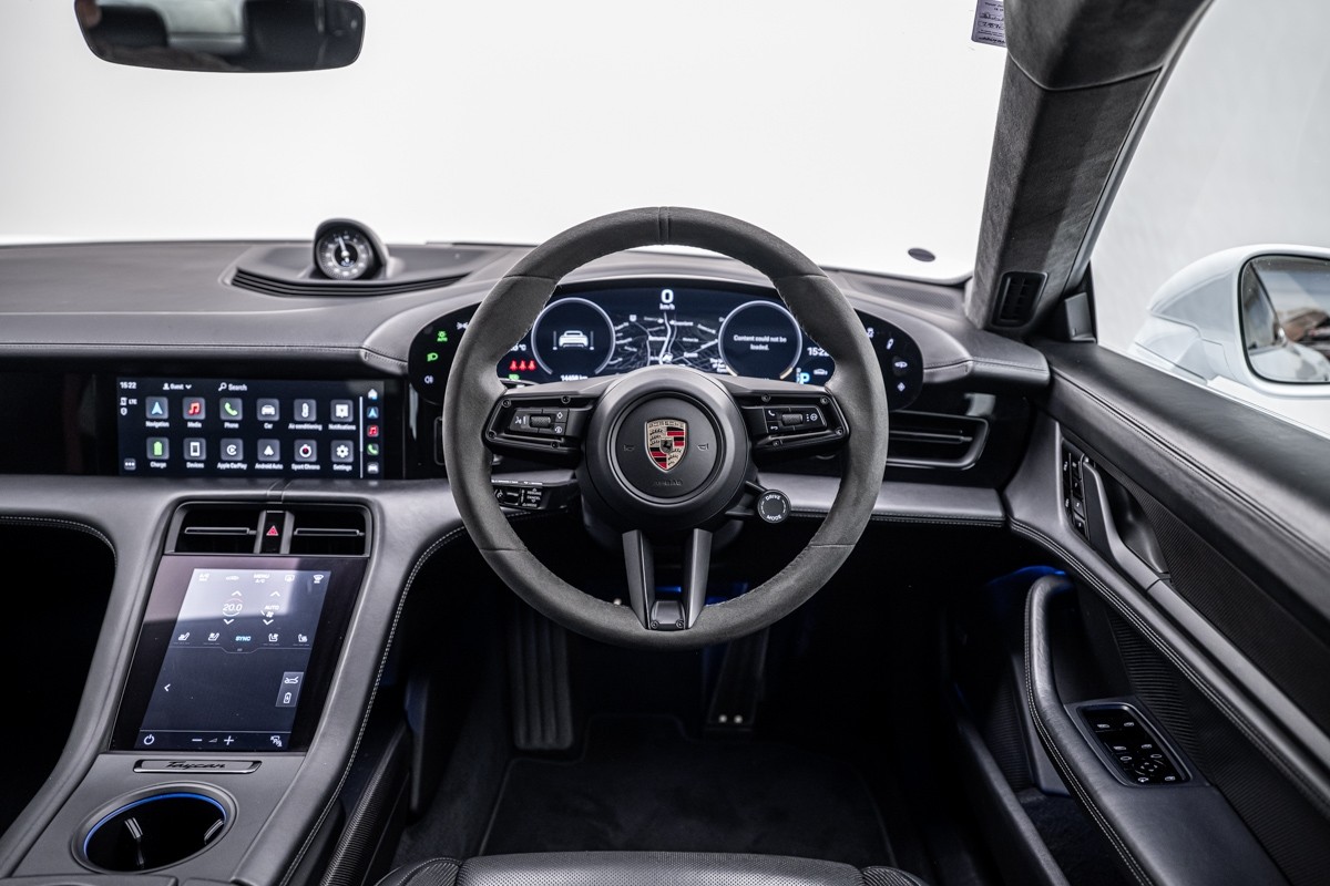 Porsche Taycan Turbo S (Y1A)