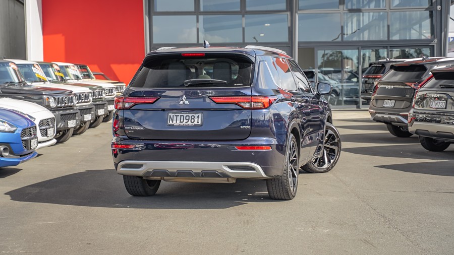 2021 Mitsubishi Outlander 2