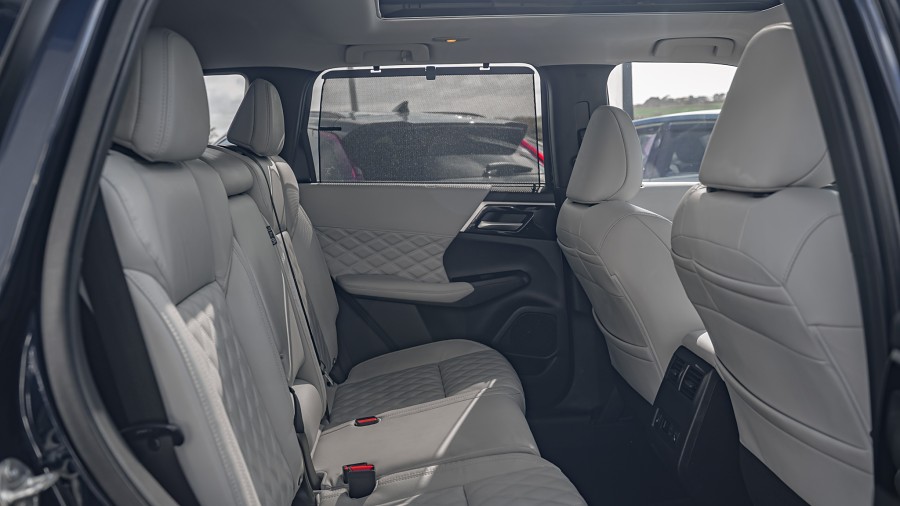 2021 Mitsubishi Outlander 16