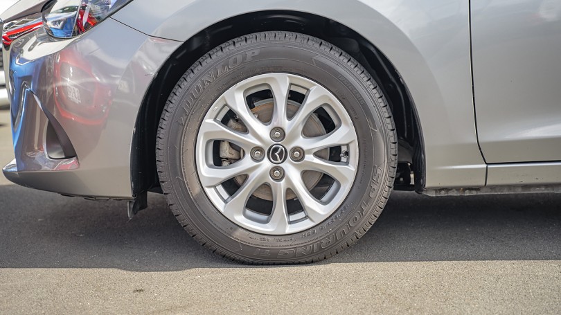 2017 Mazda 2 6