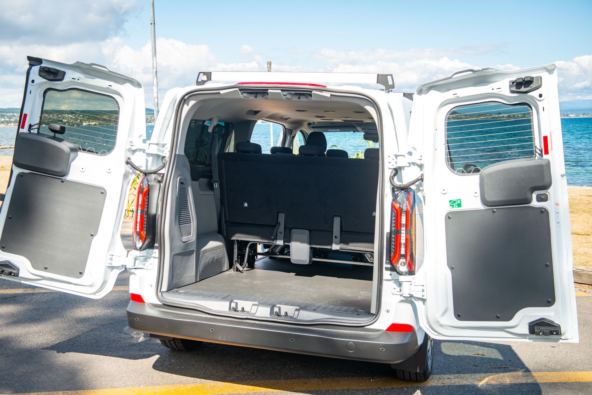 2025 Ford Transit 340L Bus 80KWH/EV