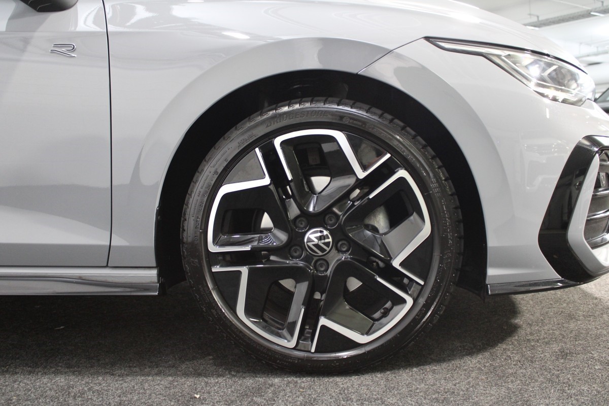 Volkswagen Golf 8.5 R-LINE