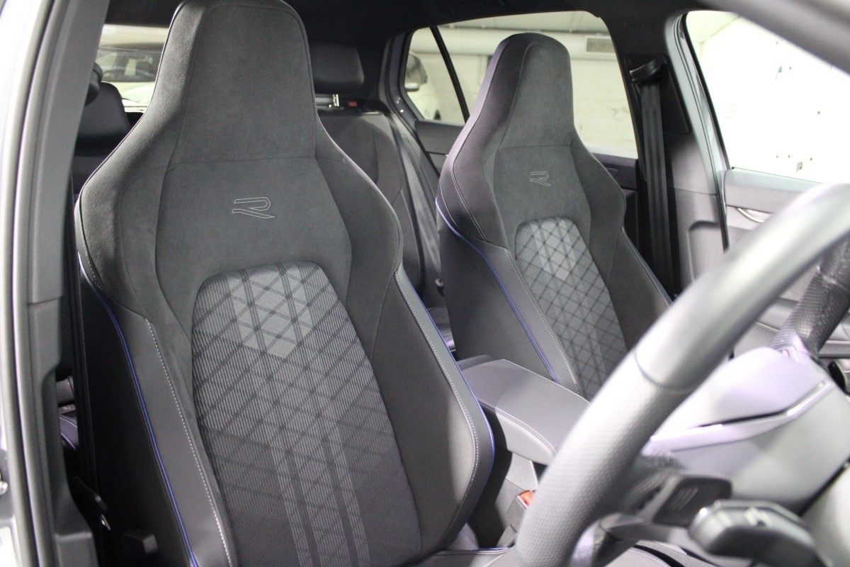 Volkswagen Golf 8.5 R-LINE