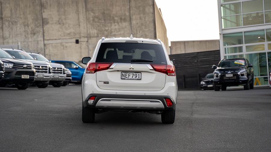 2020 Mitsubishi Outlander 4