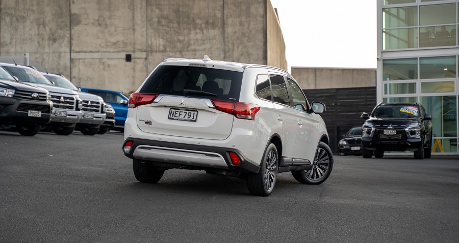 2020 Mitsubishi Outlander 2