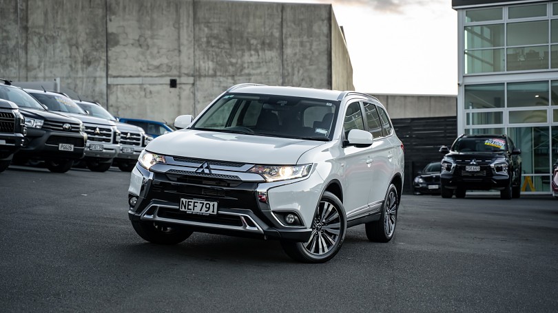 2020 Mitsubishi Outlander 1