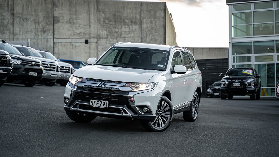 2020 Mitsubishi Outlander 1