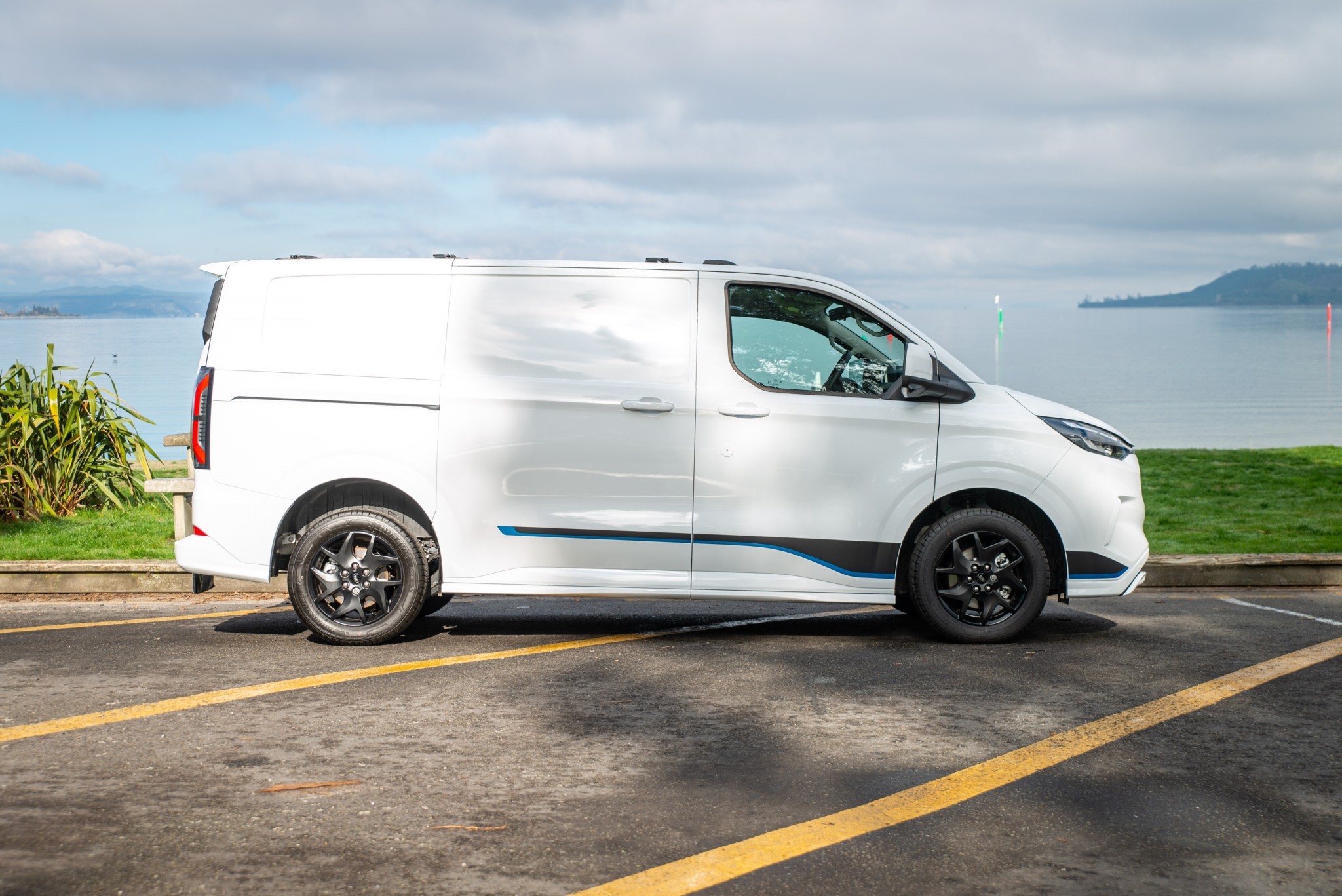 2025 Ford Transit Custom 320 Sport AWD