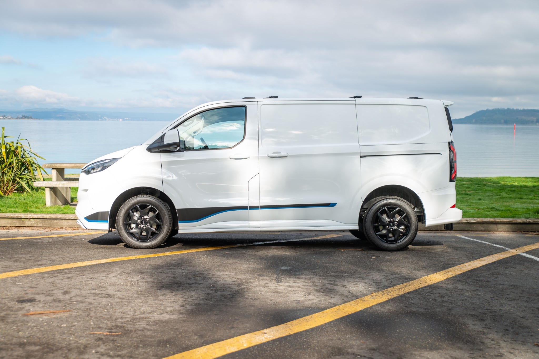 2025 Ford Transit Custom 320 Sport AWD