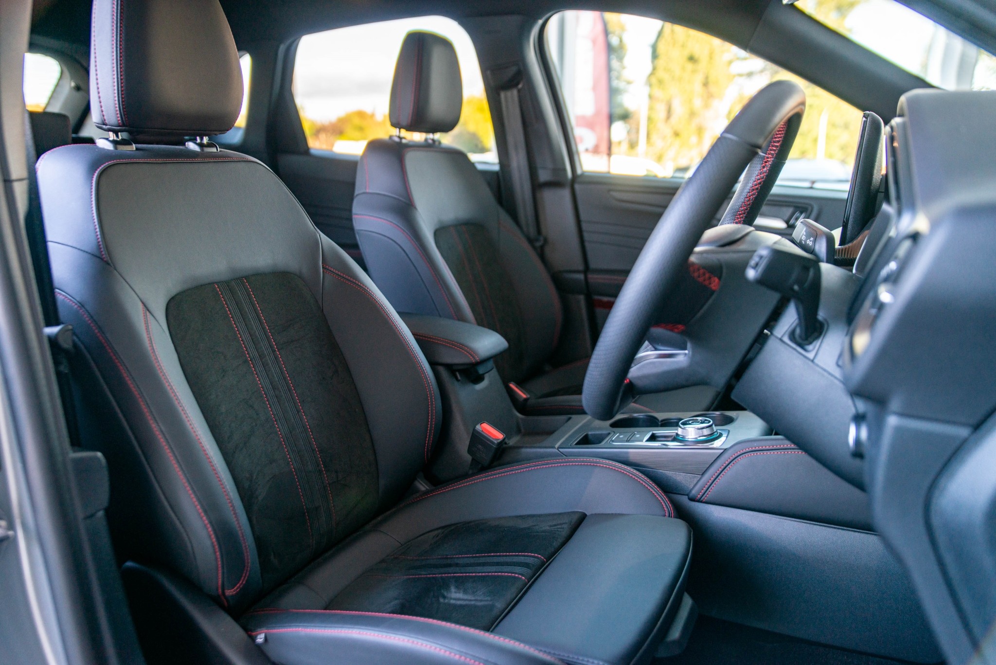 2025 Ford Escape St-Line X Awd Fhev 2