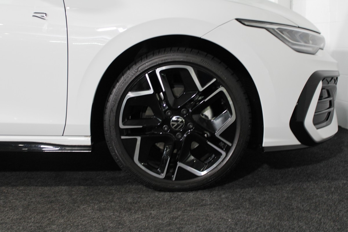 Volkswagen Golf 8.5 R-LINE