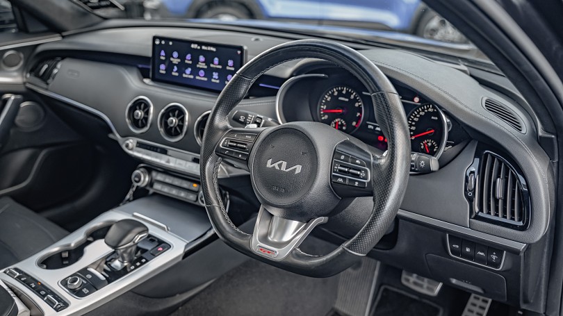 2021 Kia Stinger 9