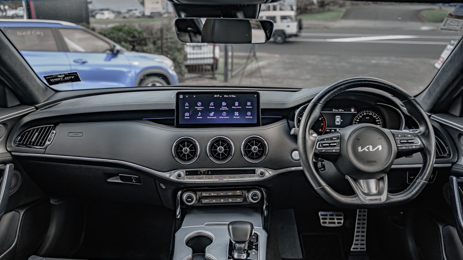 2021 Kia Stinger 10
