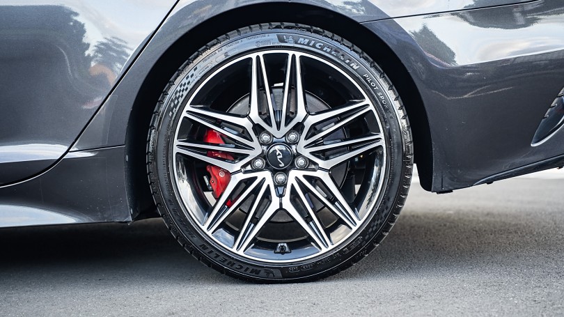 2021 Kia Stinger 7