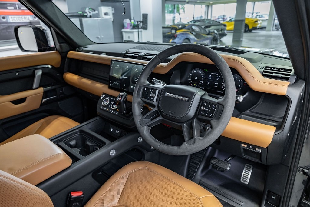 Land Rover Defender 110 V8 5.0Pt/4Wd/8At