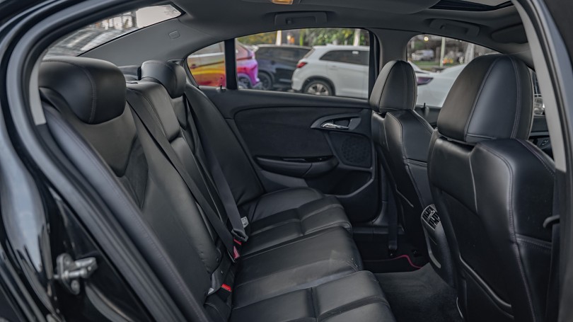 2017 Holden Commodore 16