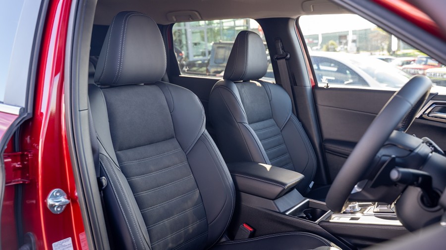 2025 Mitsubishi Outlander 8