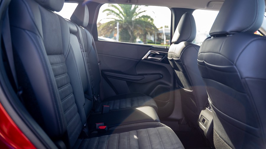 2025 Mitsubishi Outlander 16