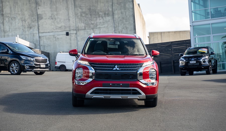2025 Mitsubishi Outlander 3